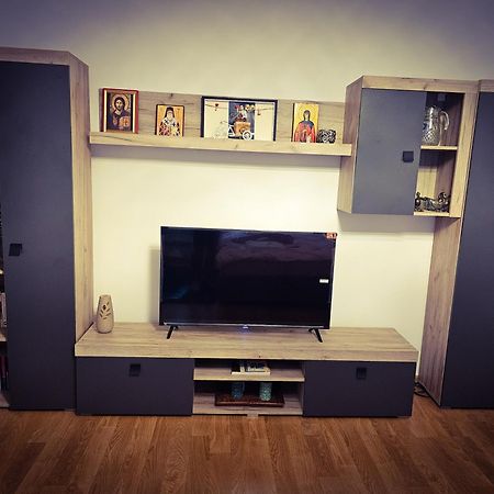 Mony Apartaments Roman Esterno foto