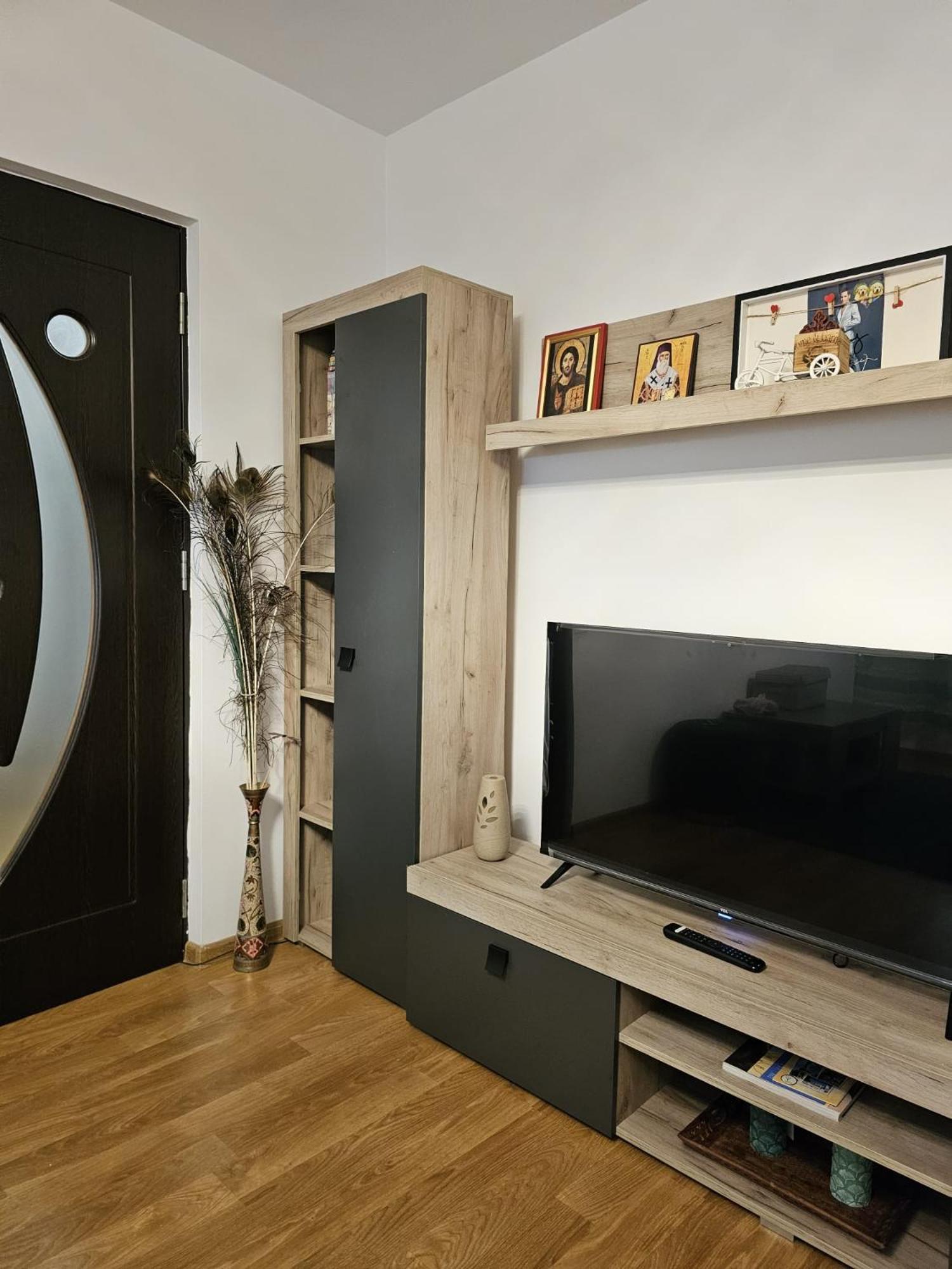 Mony Apartaments Roman Esterno foto