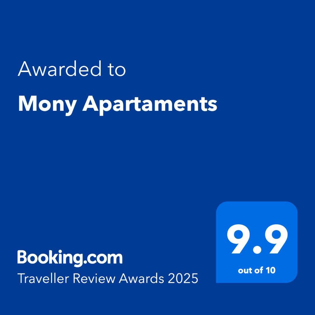 Mony Apartaments Roman Esterno foto
